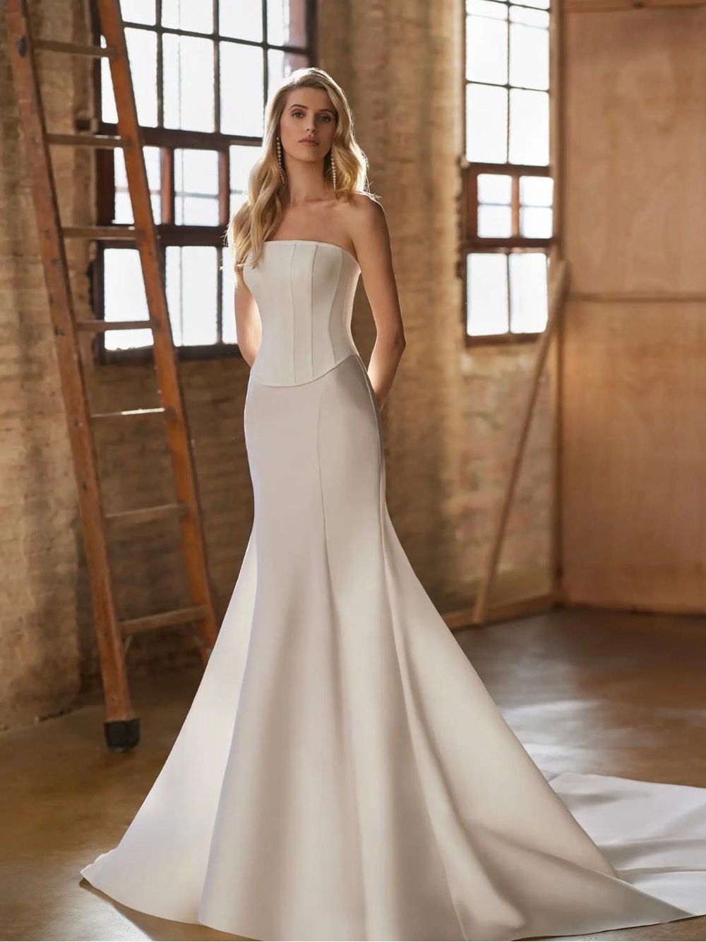 Rosa Clará • Model Wyrta • Strapless Mermaid Gown